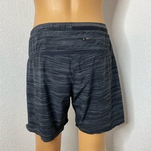 Lululemon Surge Shorts 7” Lined Men’s Size M Run Gym Striped Black/Gray EUC